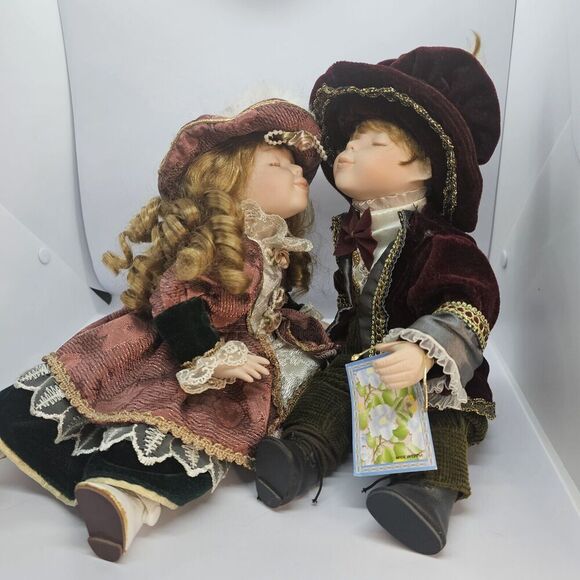 Cathay Collection Porcelain Dolls Kissing Boy And Girl - Picture 2 of 16